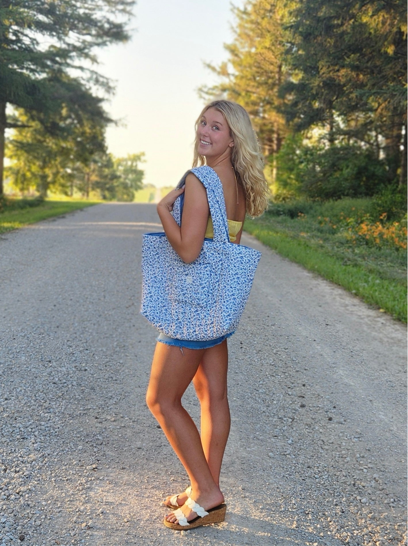 Blue bloom puffy Tote Bag
